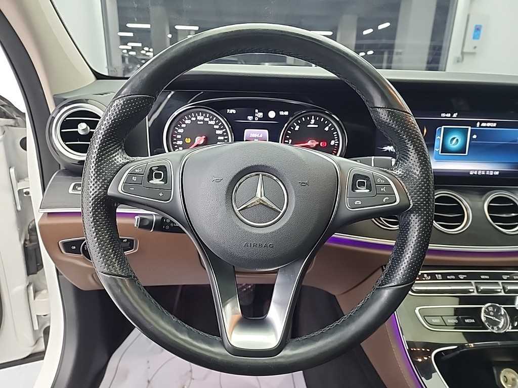 Mercedes Benz E class - Vista 9