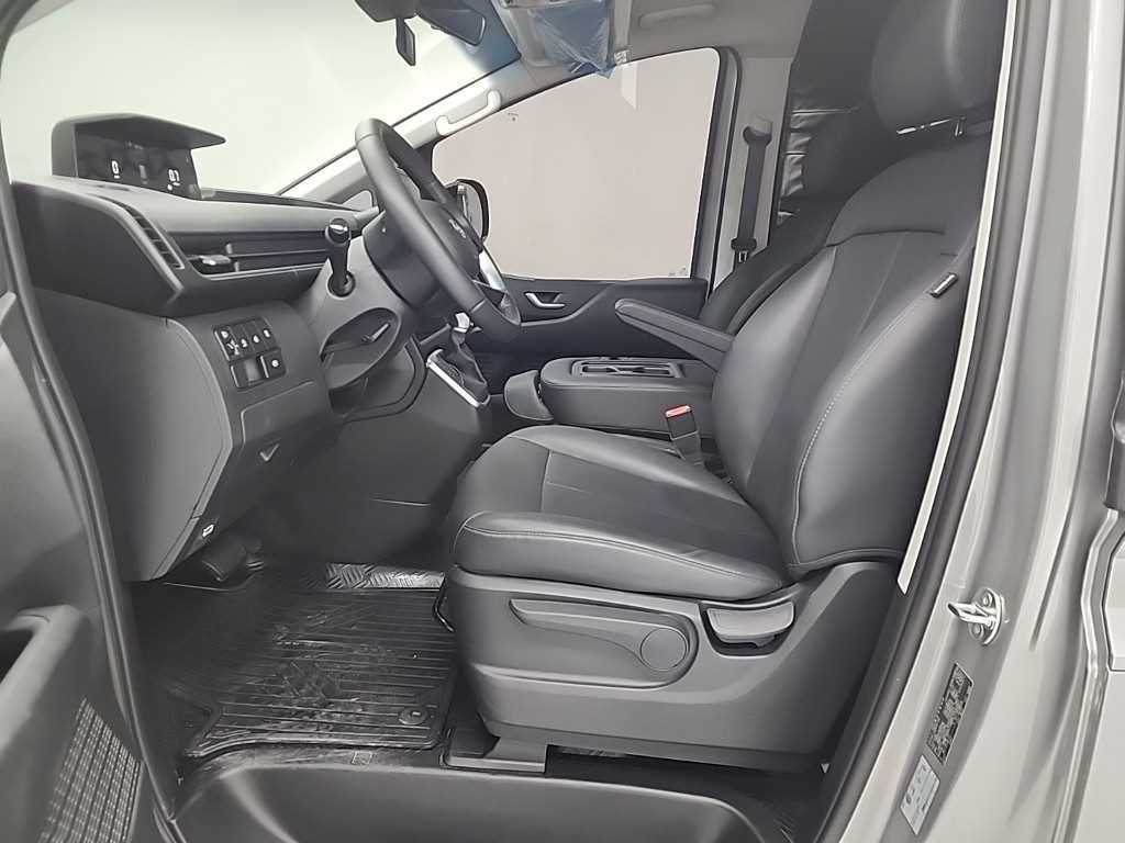 HYUNDAI Staria - Vista 11
