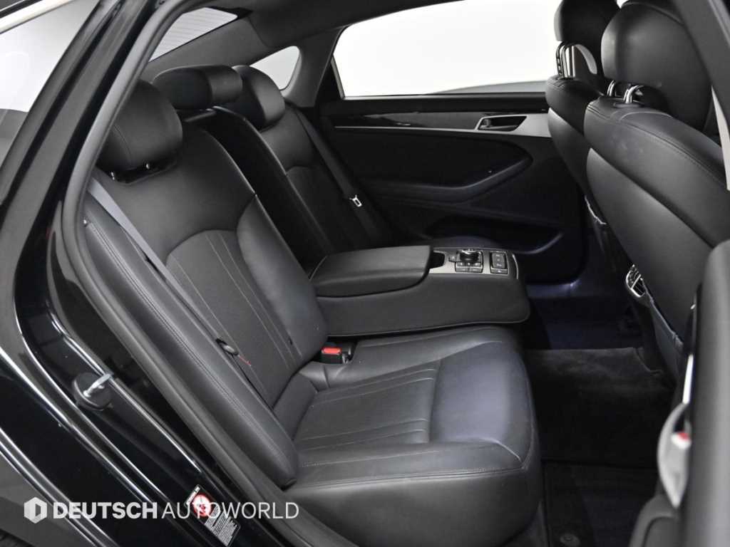 HYUNDAI Genesis - Vista 12