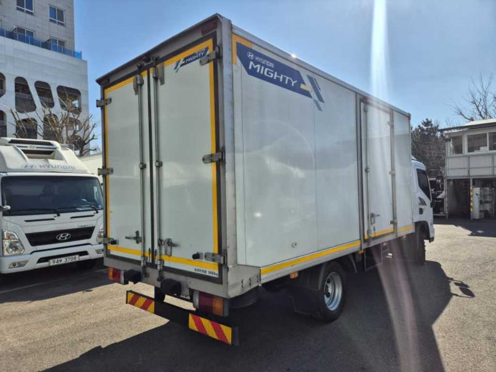 medium and large cargo truck - Vista 6