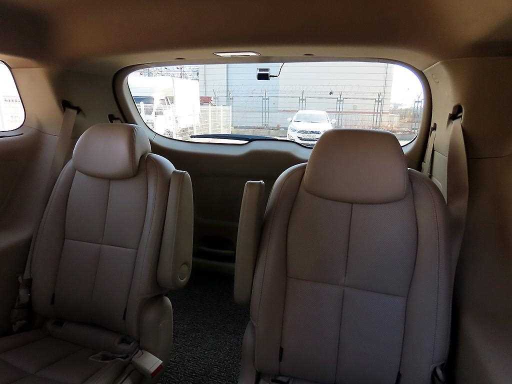 KIA Carnival - Vista 7