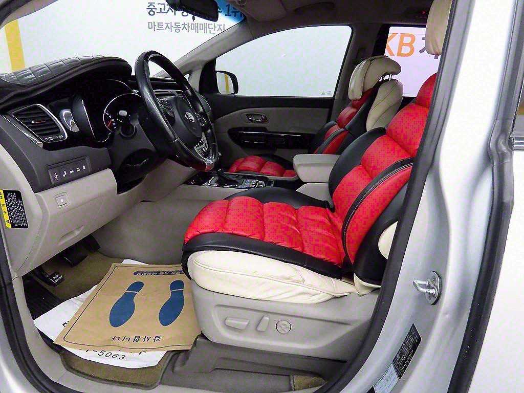 KIA Carnival - Vista 5