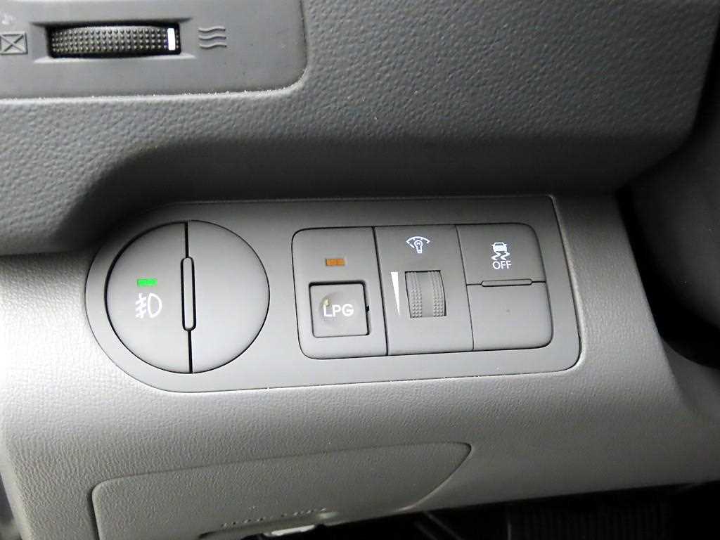 HYUNDAI Starex - Vista 12