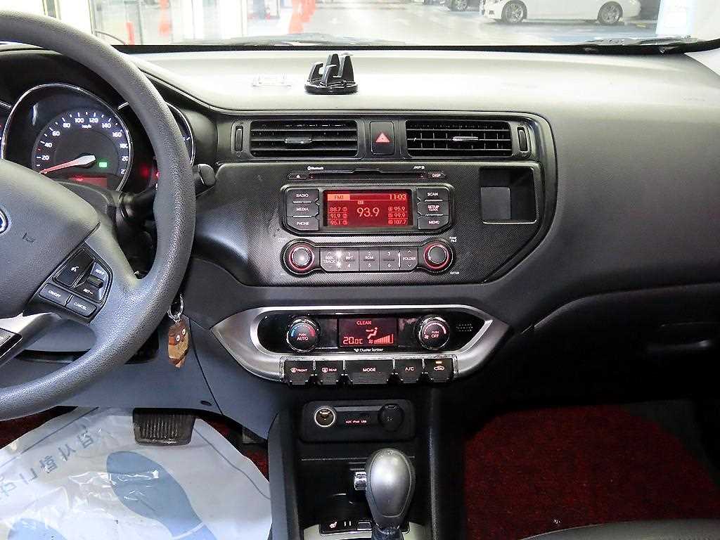 KIA Pride - Vista 11