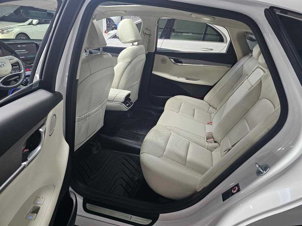 HYUNDAI Grandeur - Vista 7