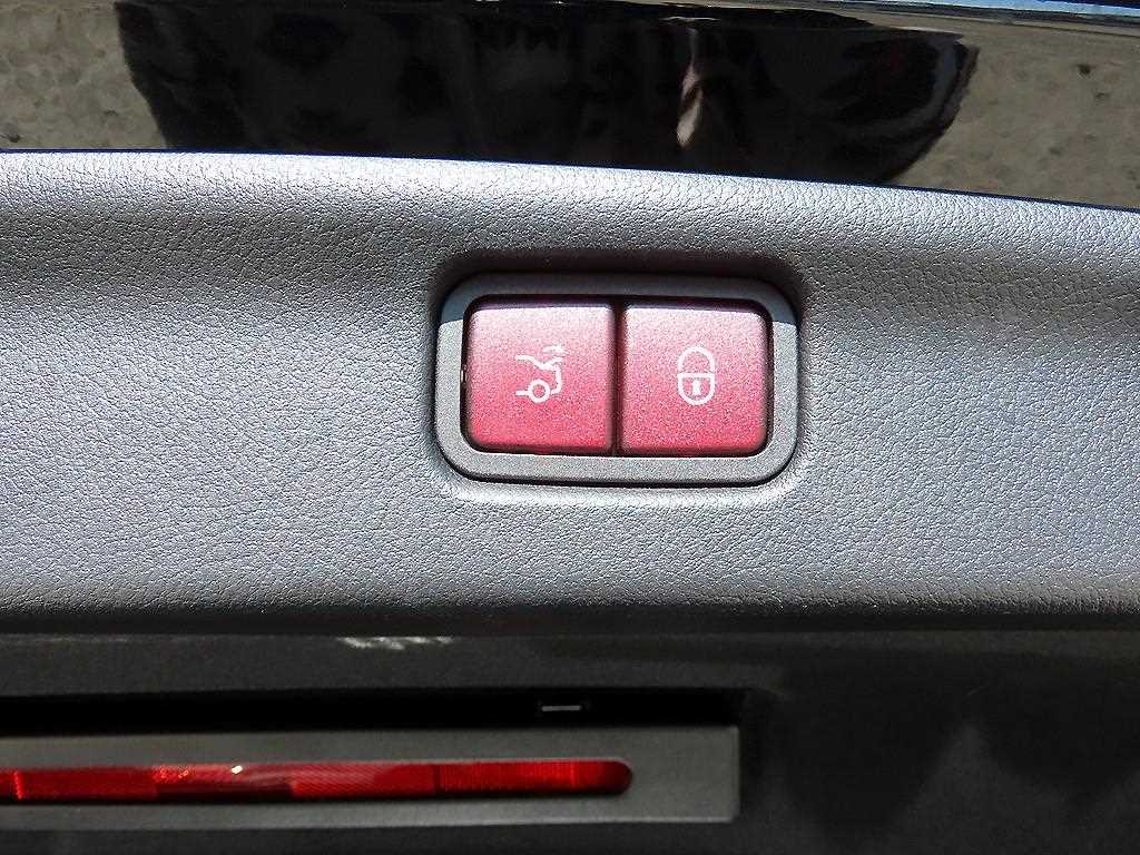 Mercedes Benz C Class 2023 Negro - Importación desde Corea - HF Imports Iquique - Foto 16