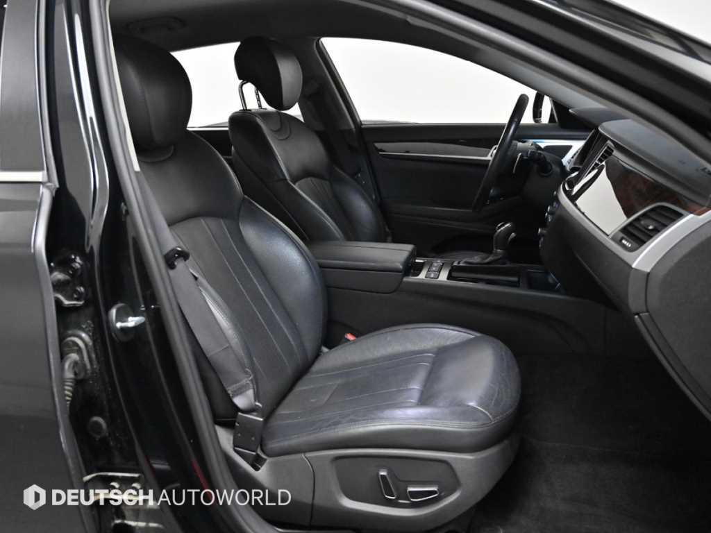 HYUNDAI Genesis - Vista 10