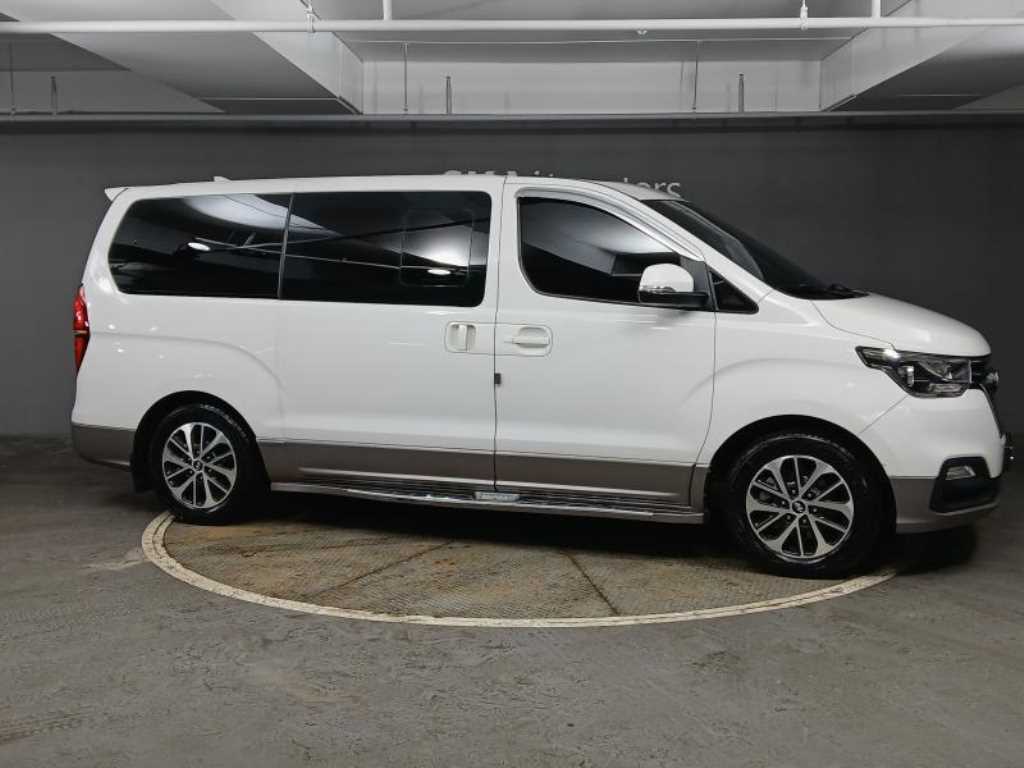 HYUNDAI Starex - Vista 4