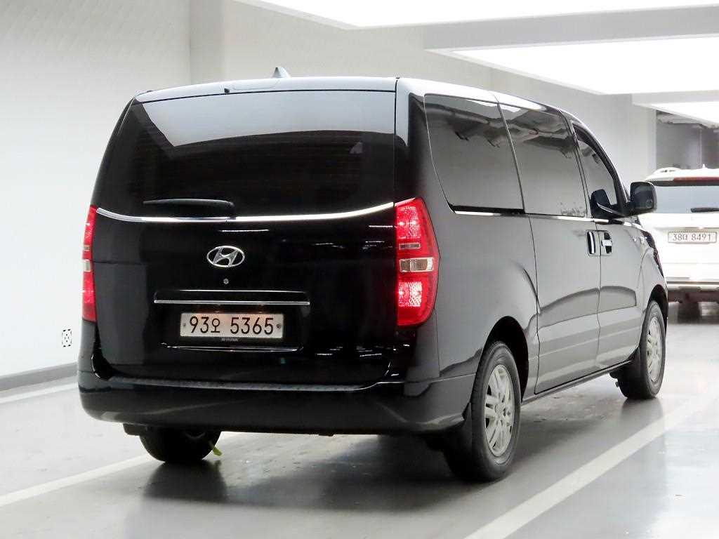 HYUNDAI Starex - Vista 4