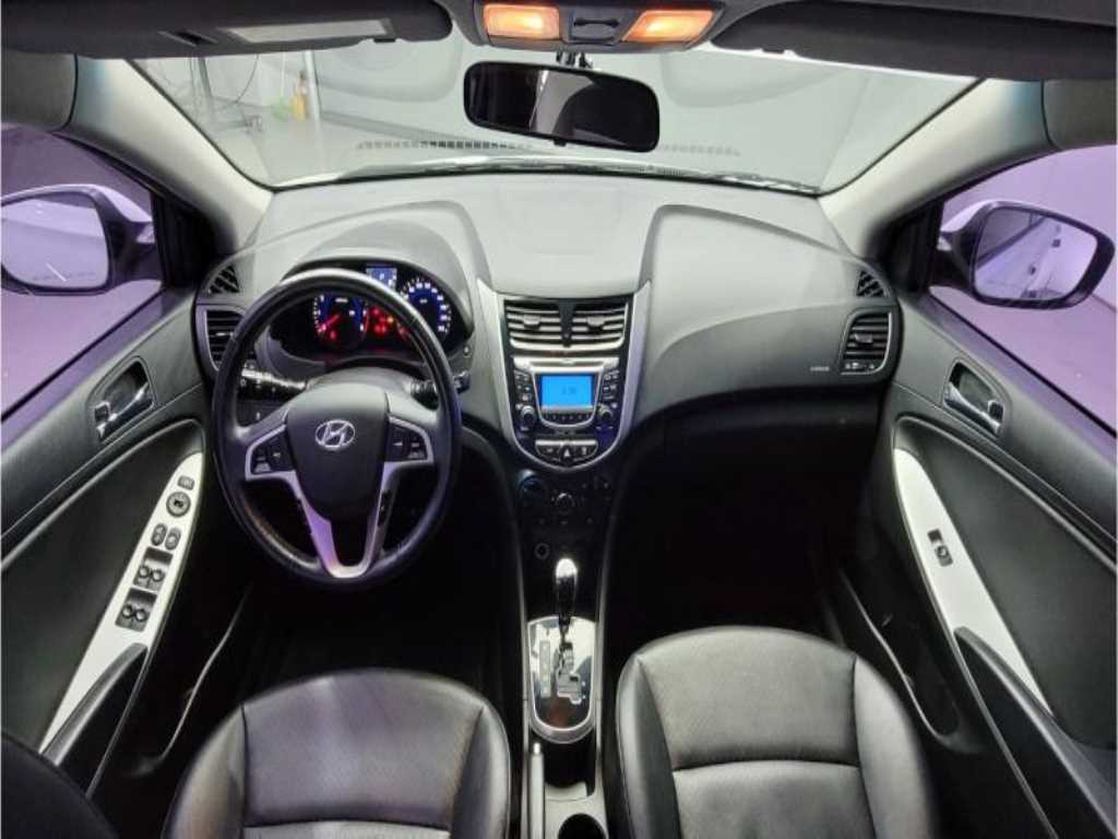 HYUNDAI Accent - Vista 6