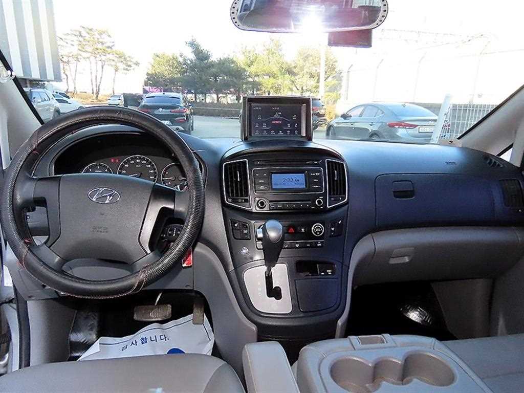 HYUNDAI Starex - Vista 8