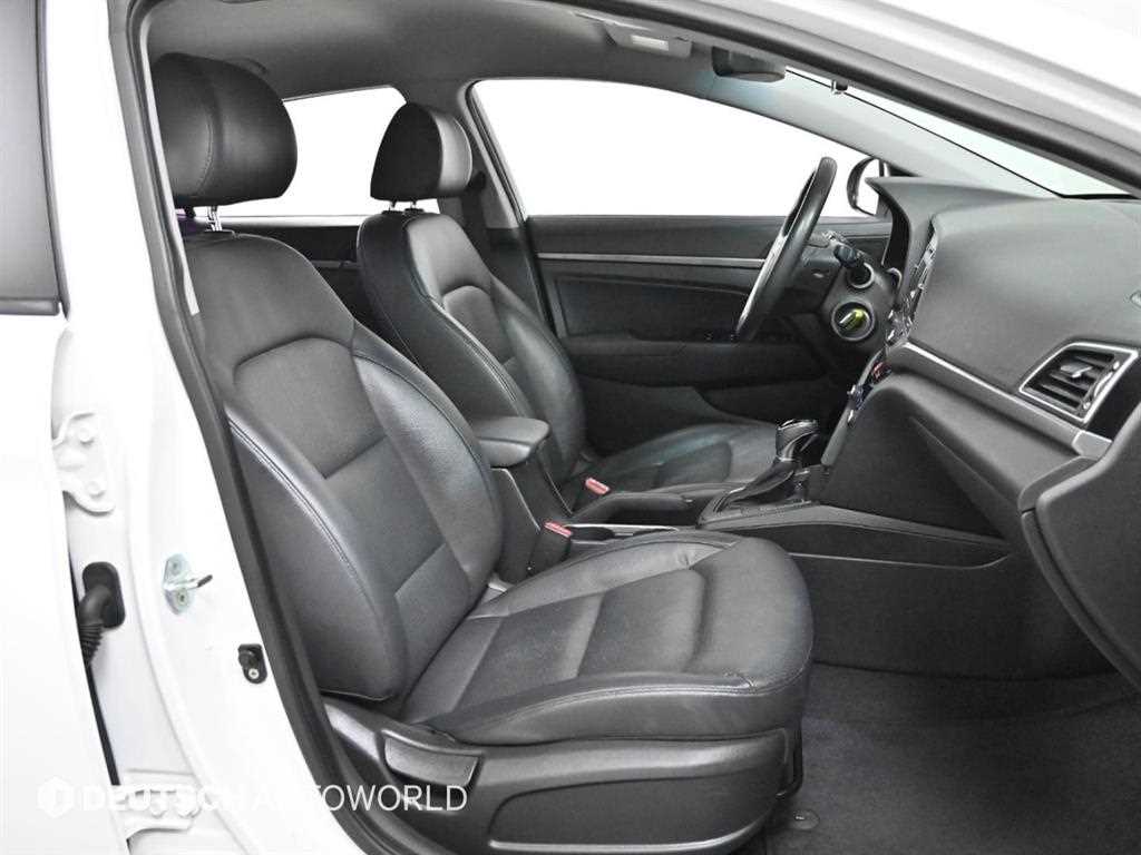 HYUNDAI Avante - Vista 10