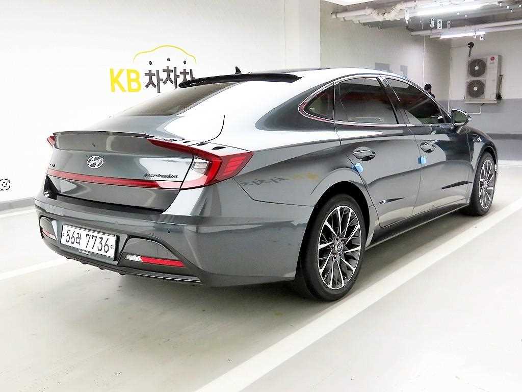 HYUNDAI Sonata - Vista 4