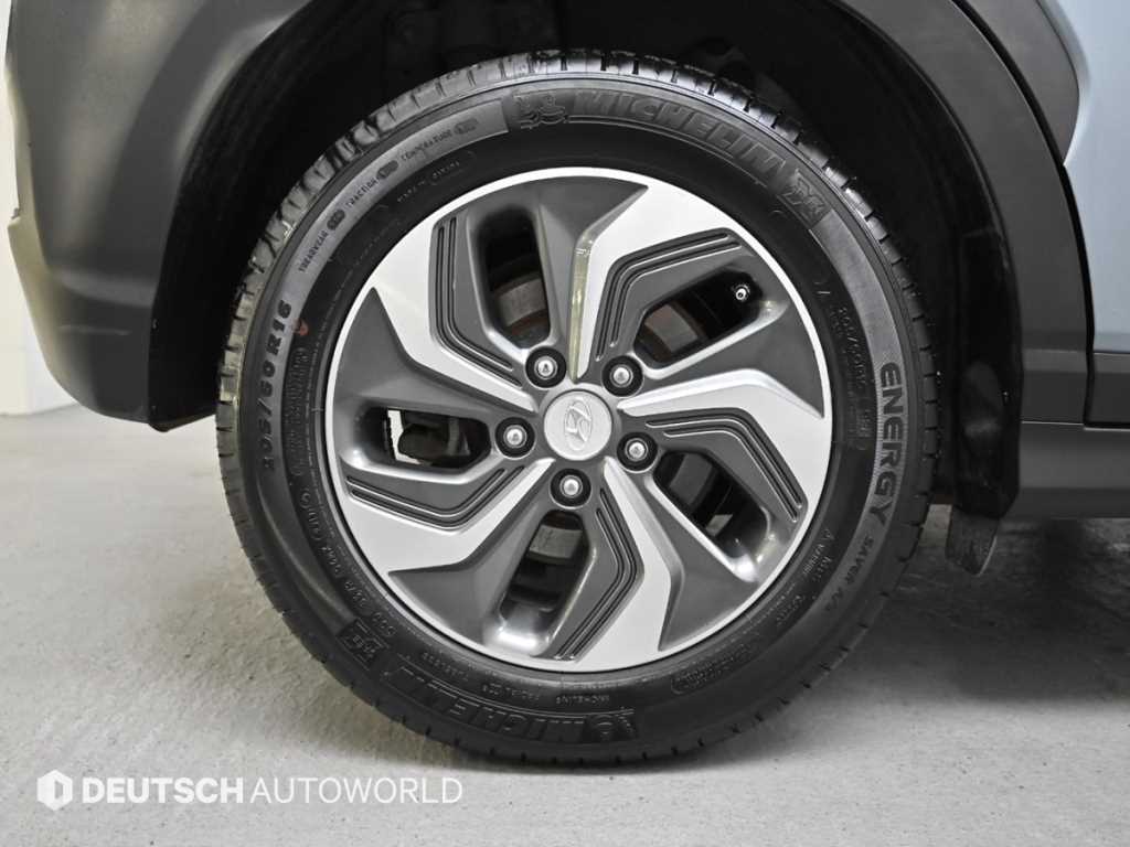 HYUNDAI Kona - Vista 5