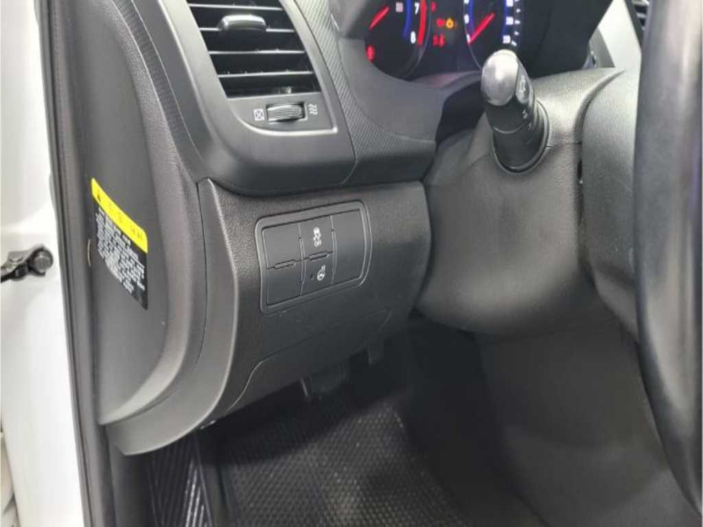 HYUNDAI Accent - Vista 8