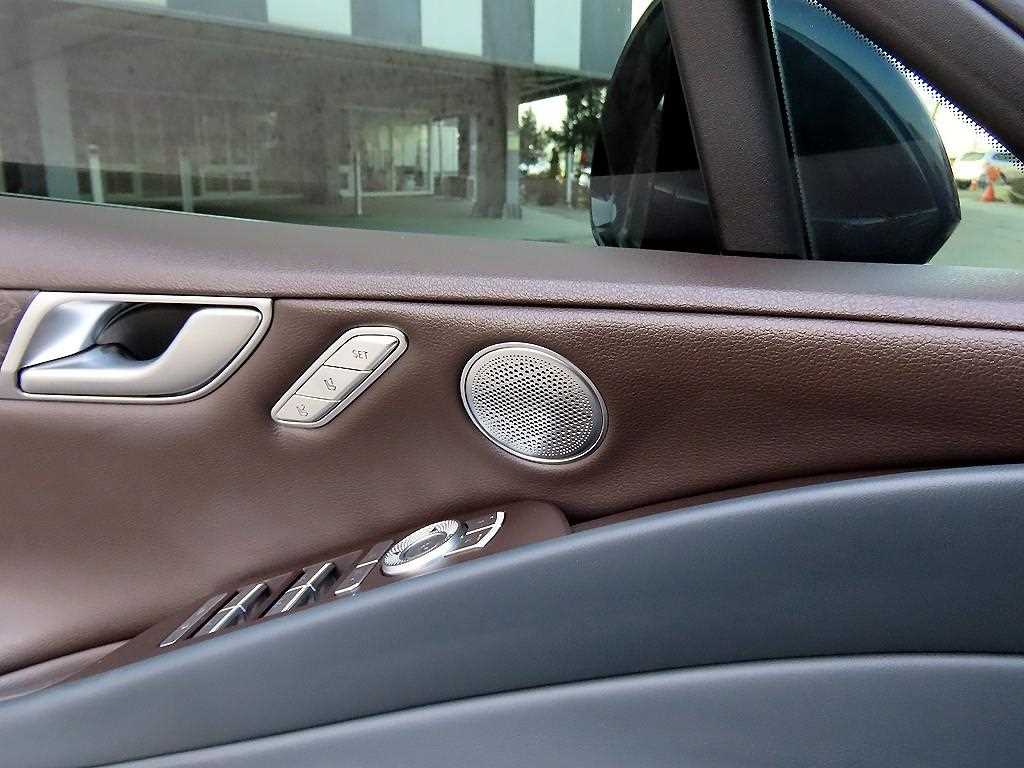 Genesis G80 - Vista 12