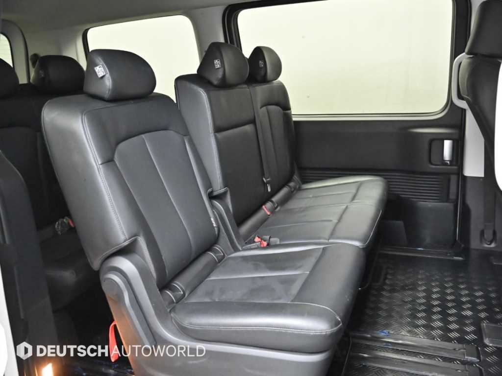 HYUNDAI Staria - Vista 12