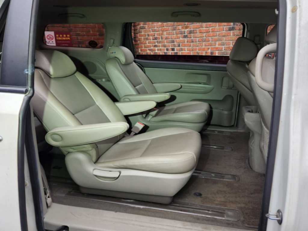 KIA Carnival - Vista 9