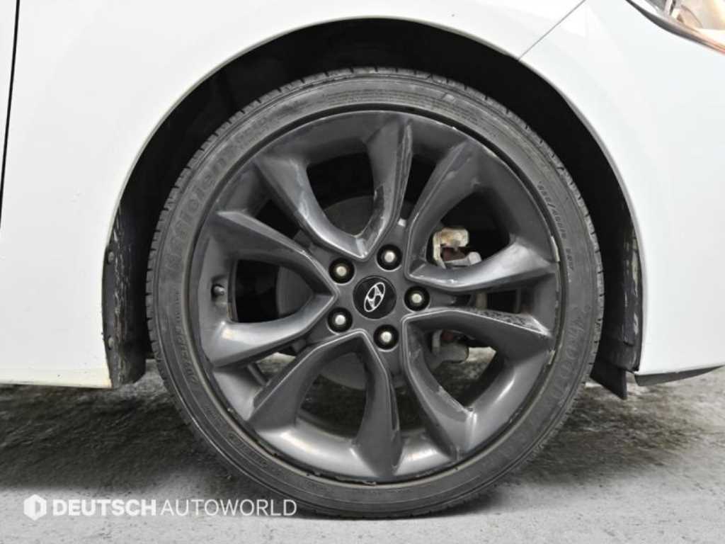 HYUNDAI Veloster - Vista 5