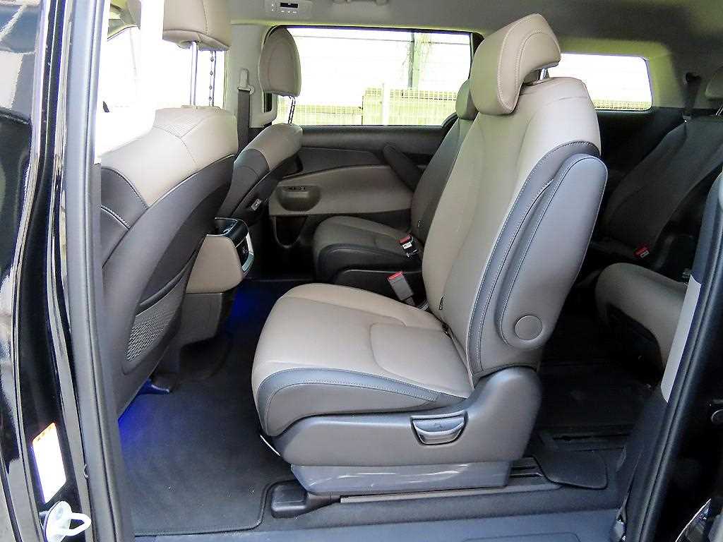 KIA Carnival - Vista 6
