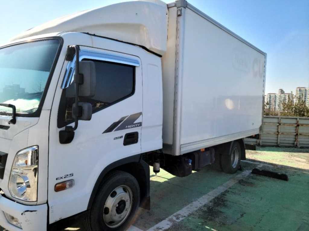 medium and large cargo truck - Vista 3