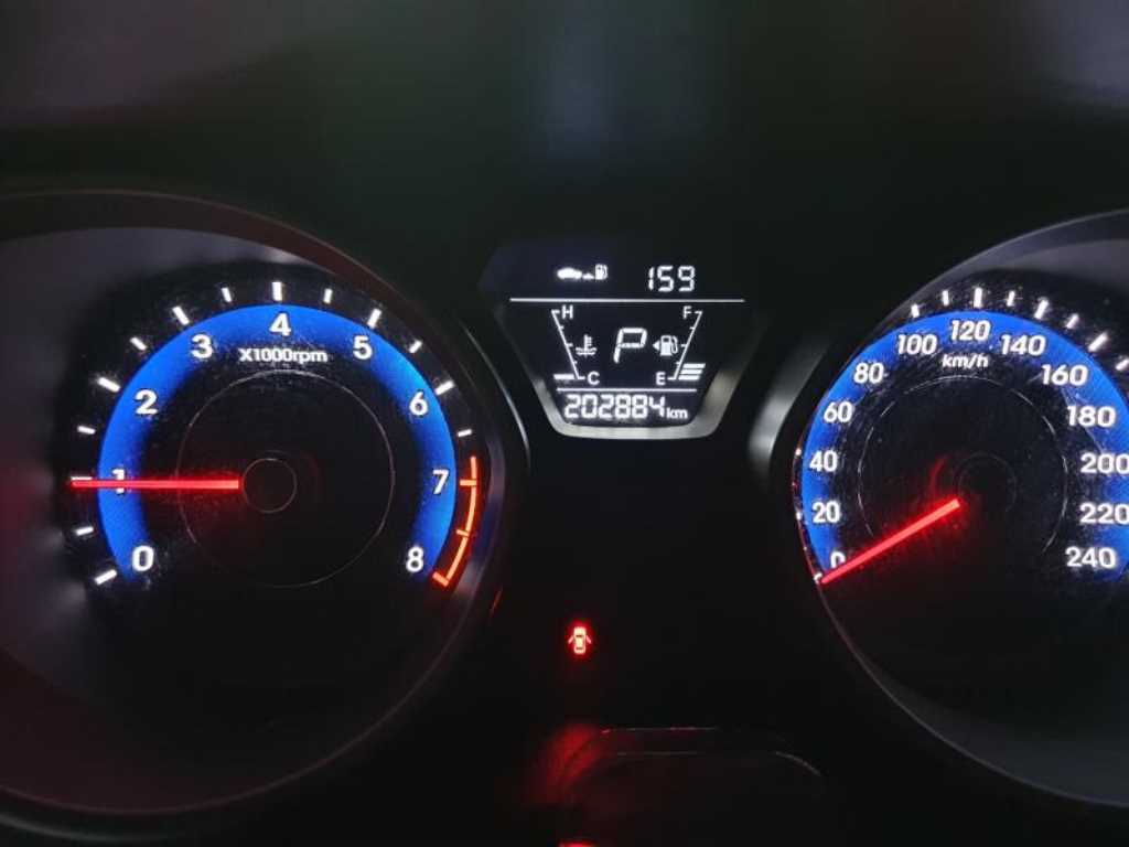 HYUNDAI Avante - Vista 5