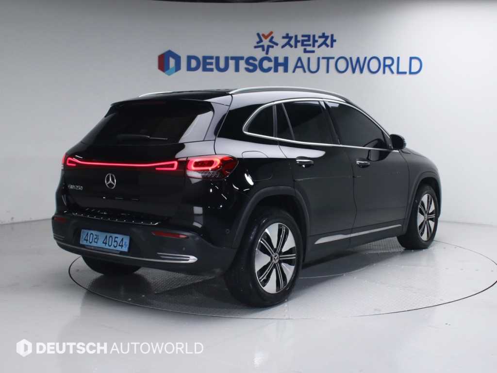 Mercedes Benz EQA - Vista 2