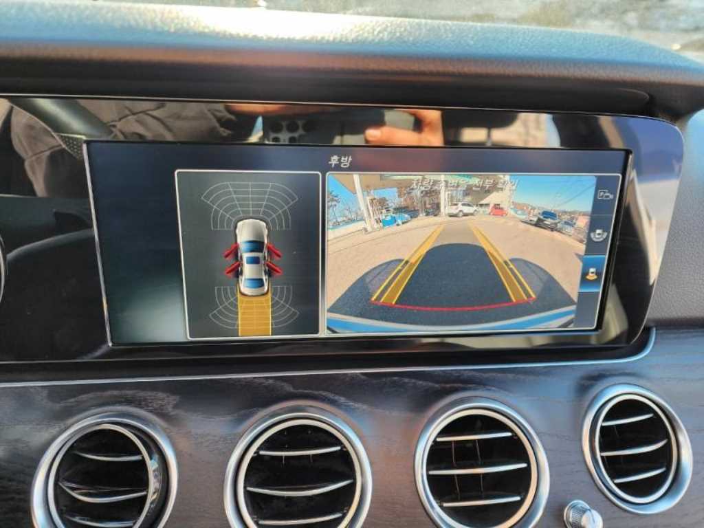 Mercedes Benz E class - Vista 9