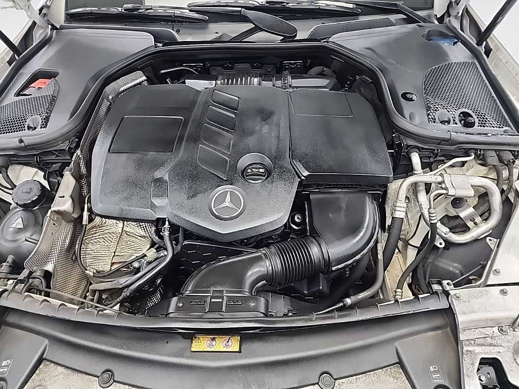 Mercedes Benz E class - Vista 5