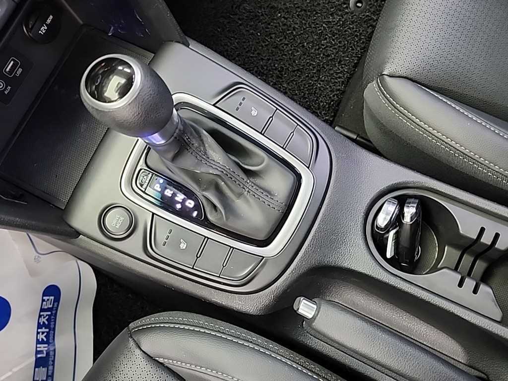 HYUNDAI Kona - Vista 8