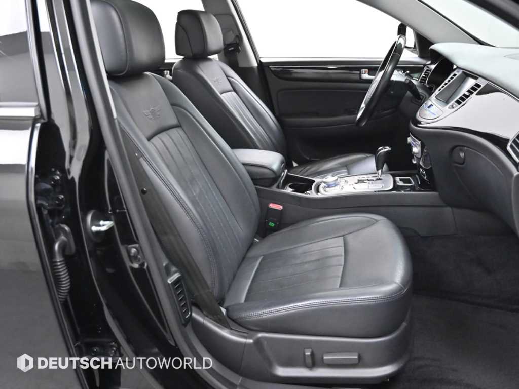 HYUNDAI Genesis - Vista 10