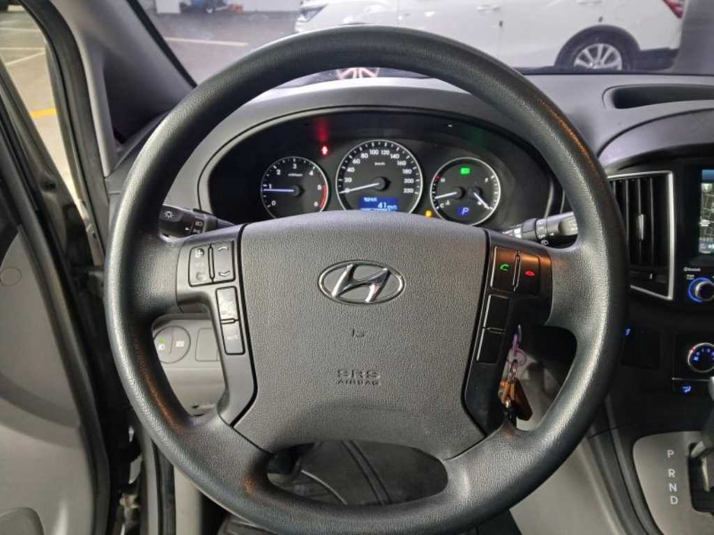 HYUNDAI Starex - Vista 8