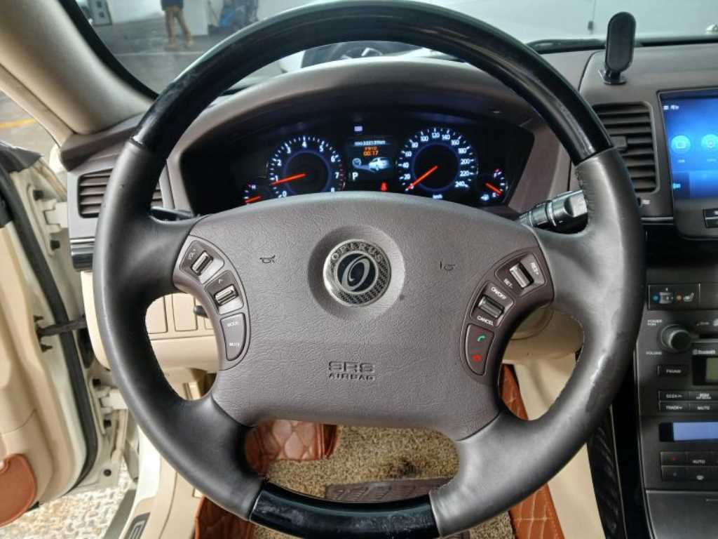 KIA Opirus - Vista 8