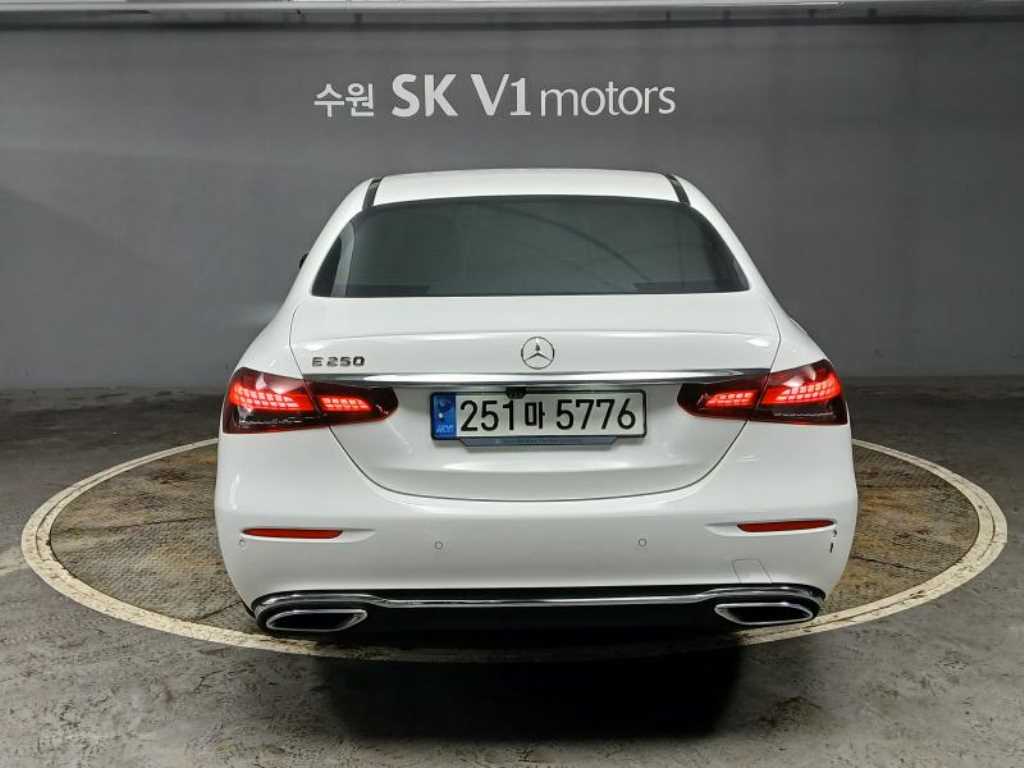 Mercedes Benz E class - Vista 5