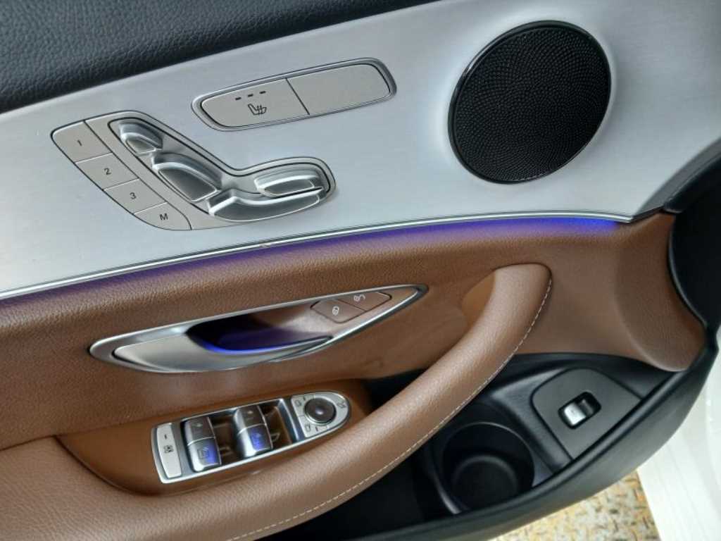 Mercedes Benz E class - Vista 12