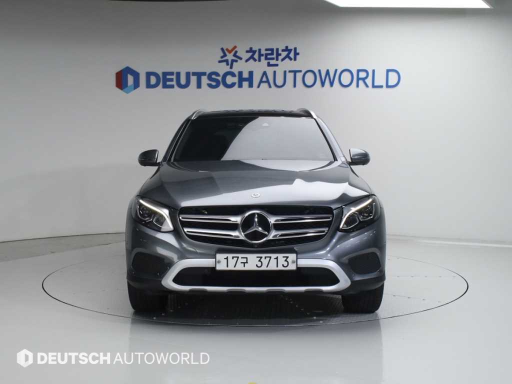 Mercedes Benz GLC Class - Vista 3