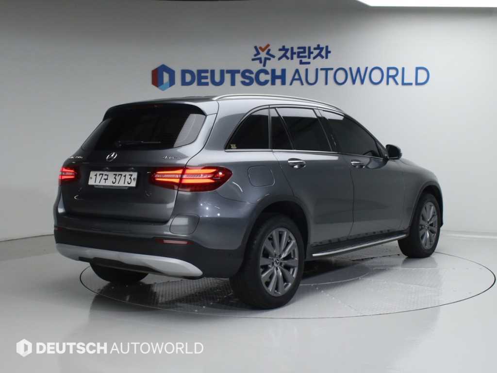 Mercedes Benz GLC Class - Vista 2