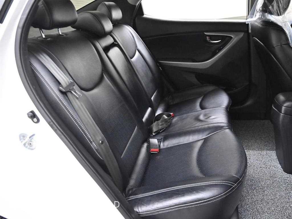 HYUNDAI Avante - Vista 12