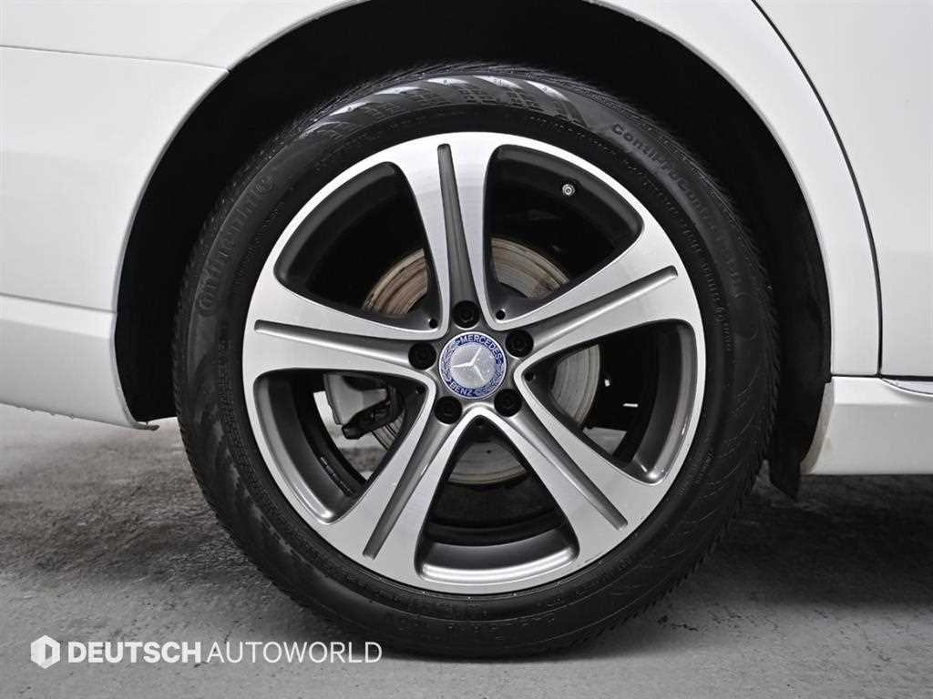 Mercedes Benz E class - Vista 5