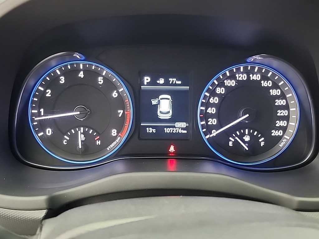 HYUNDAI Kona - Vista 6