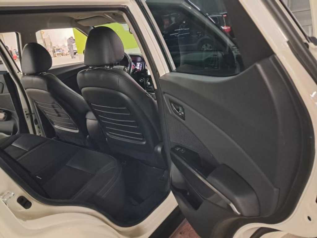 Ssangyong Tivoli 2022 Blanco - Importación desde Corea - HF Imports Iquique - Foto 18