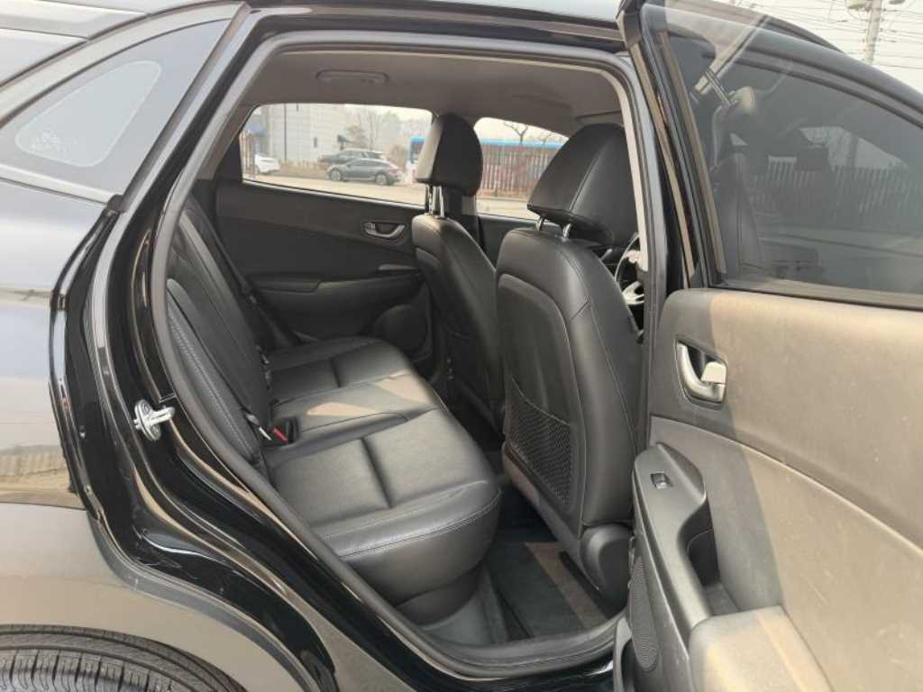 HYUNDAI Kona - Vista 10