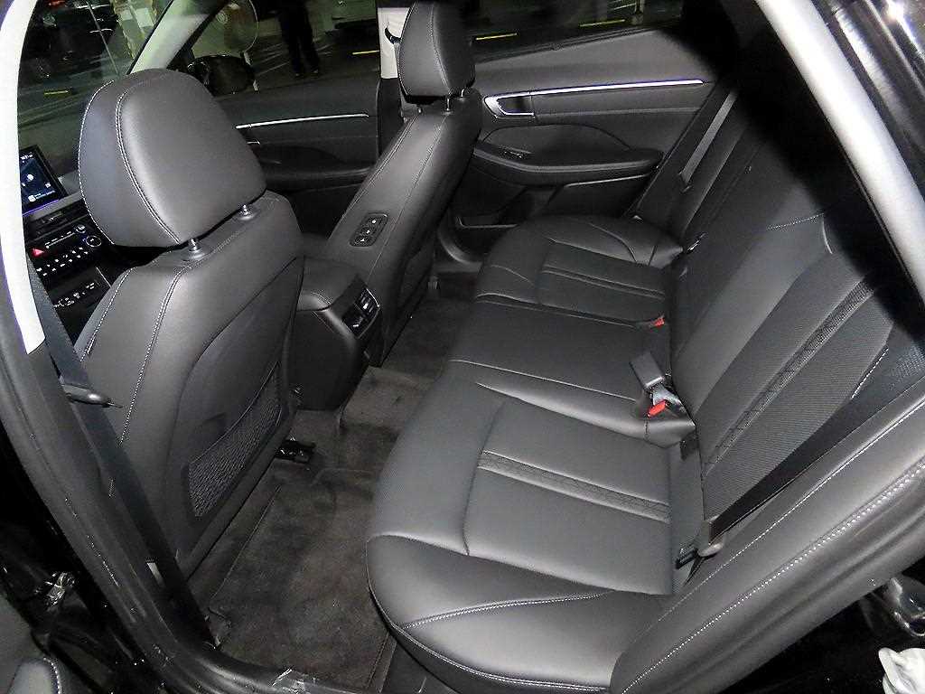 HYUNDAI Sonata - Vista 7