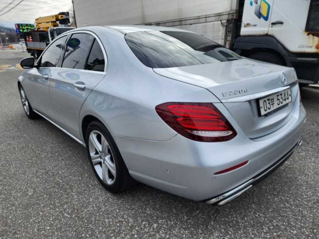 Mercedes Benz E class - Vista 6