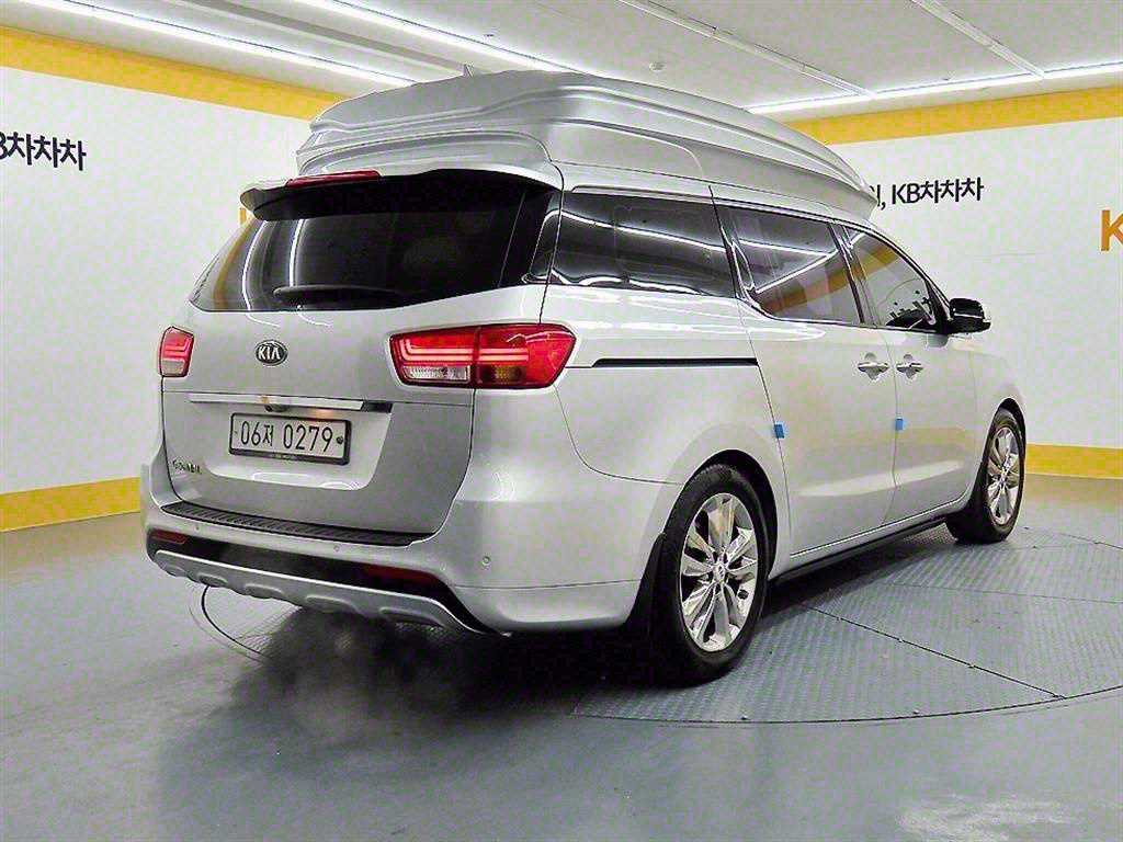 KIA Carnival - Vista 4