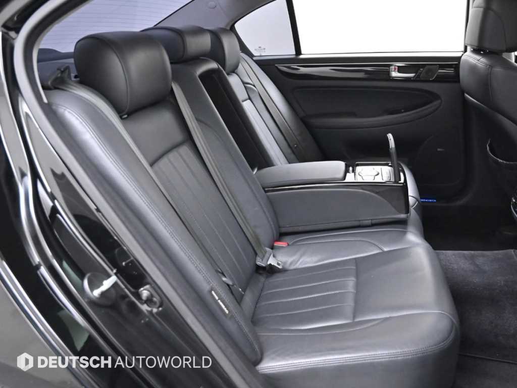 HYUNDAI Genesis - Vista 12