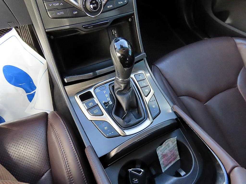 HYUNDAI Grandeur - Vista 10