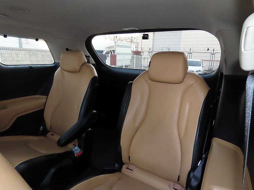 KIA Carnival - Vista 7