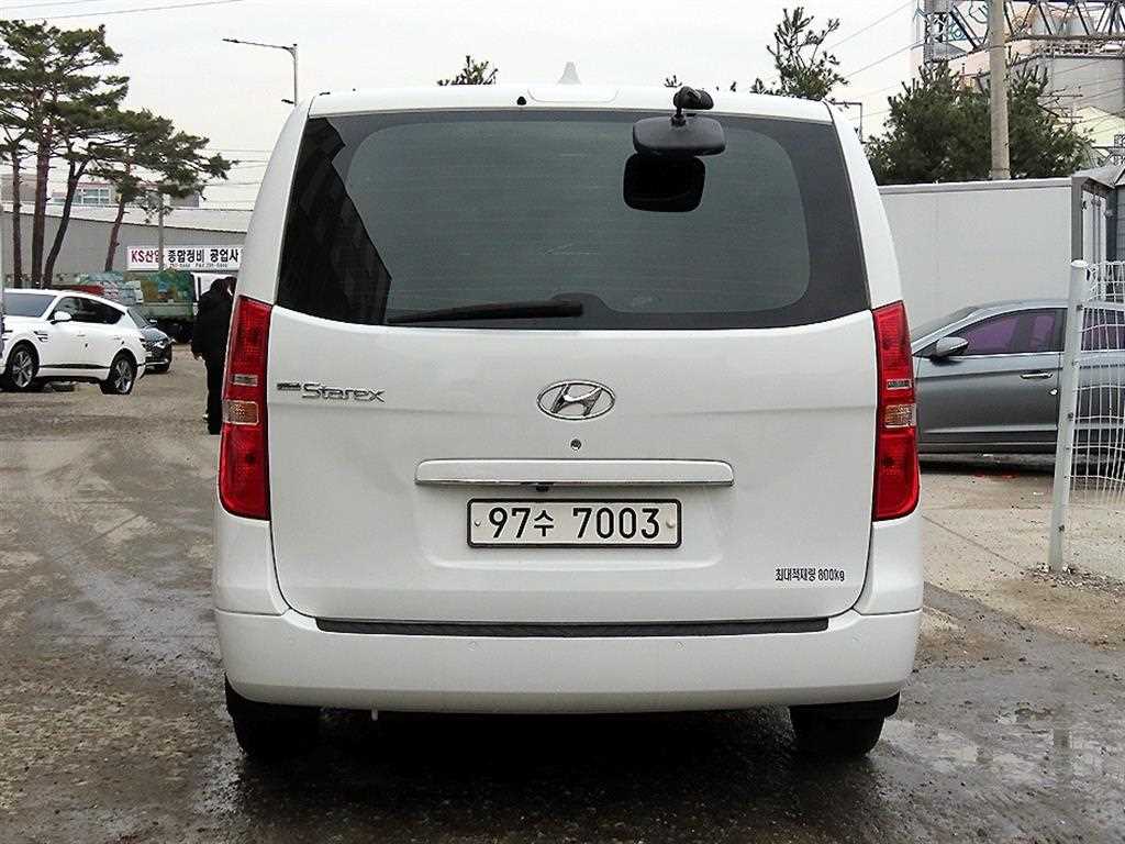 HYUNDAI Starex - Vista 4
