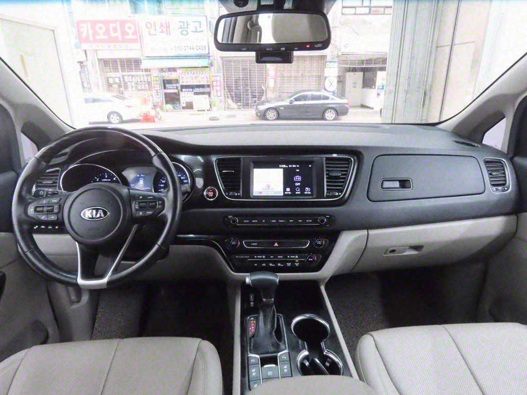 KIA Carnival - Vista 7